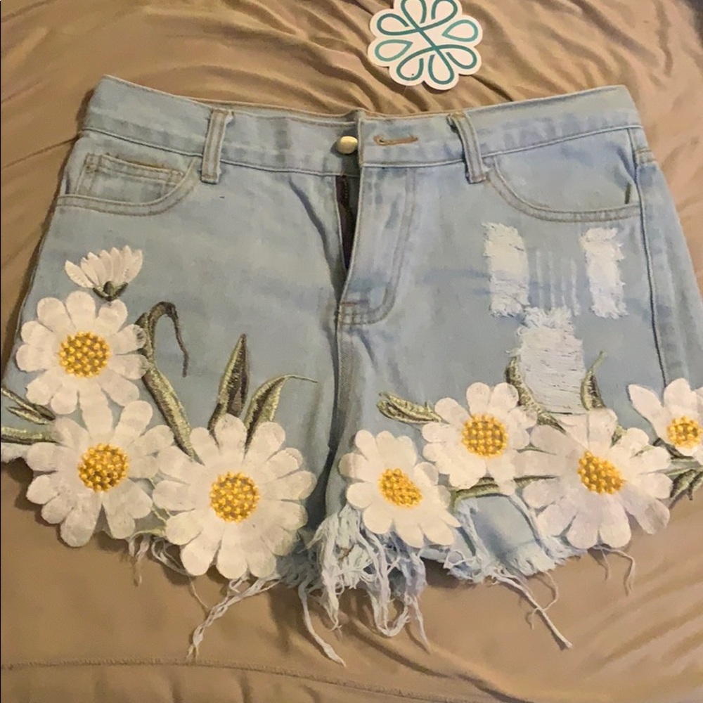 Daisy Cut Off Shorts